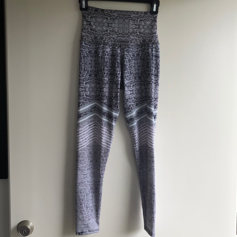 Onzie size xs high waisted geometric legging